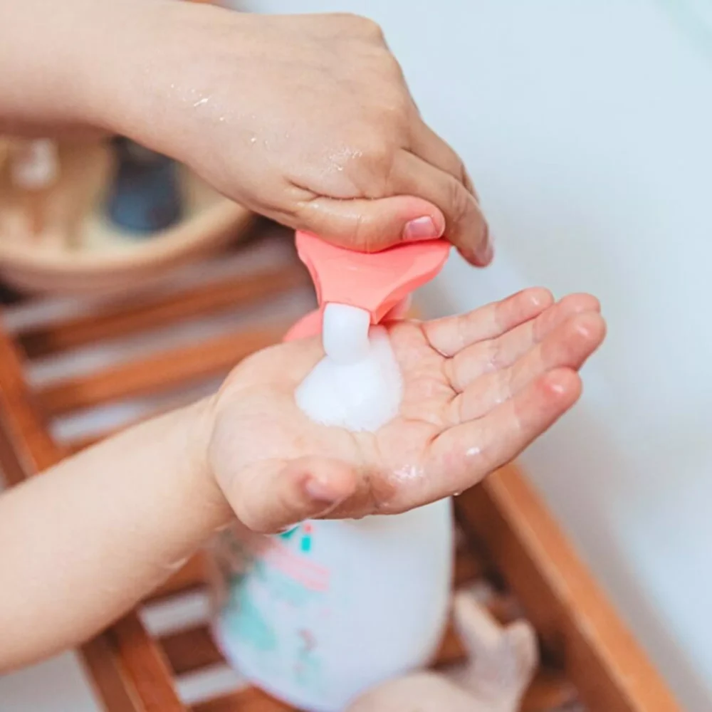 mousse lavante bio 100 dingredients dorigine naturelle sans allergenes sans conservateurs 0 12 ans lili kiwi catt landa 2